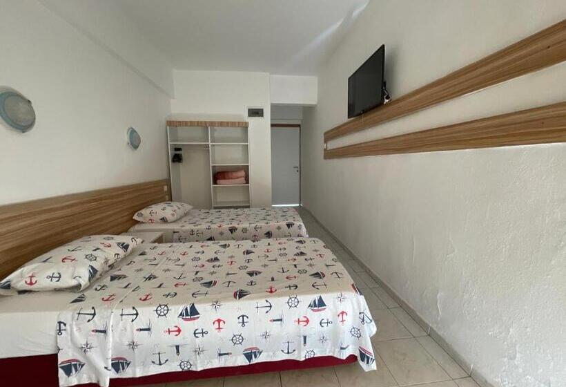 בית מלון כפרי Status