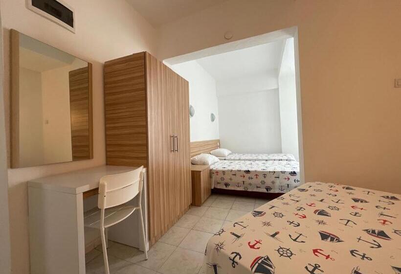 בית מלון כפרי Status