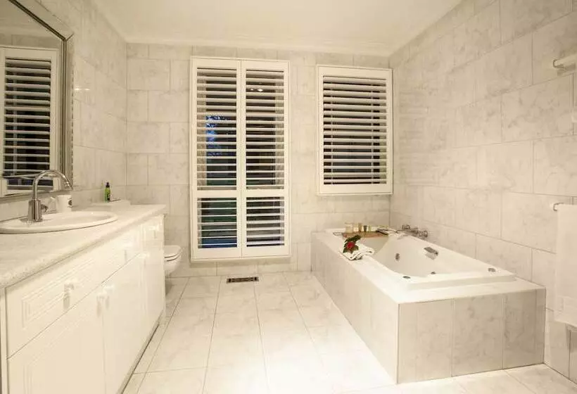 Moulton Park Homestead