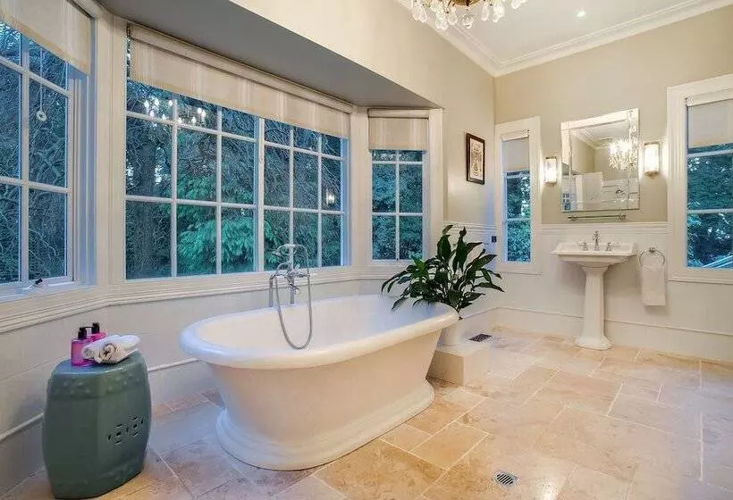 Moulton Park Homestead