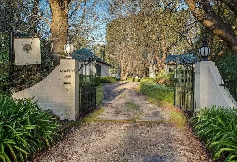 Moulton Park Homestead