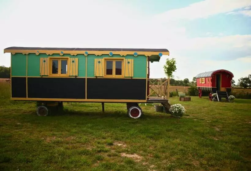 ベッドアンドブレックファースト La Roulotte Magic ! Des Grillots