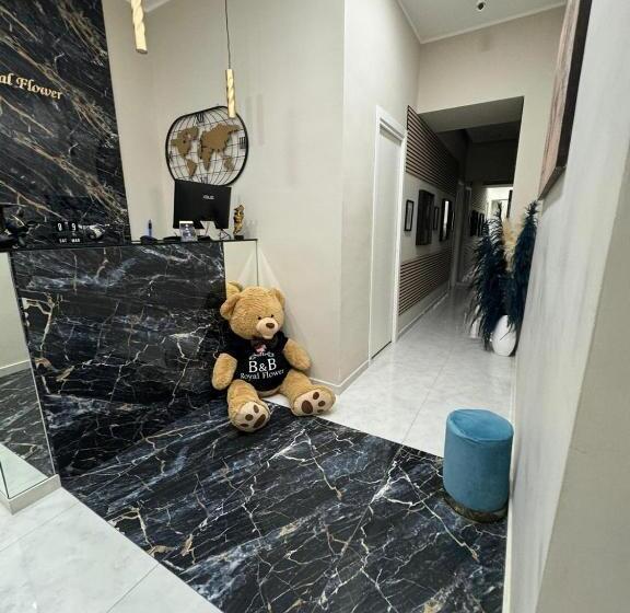 تختخواب و صبحانه Royal Flower