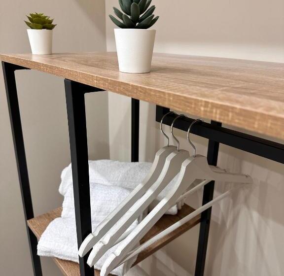 تختخواب و صبحانه Royal Flower