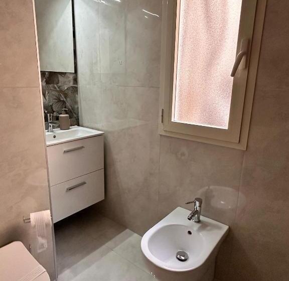 تختخواب و صبحانه Royal Flower