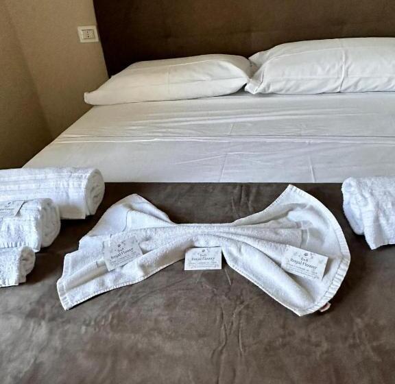 تختخواب و صبحانه Royal Flower