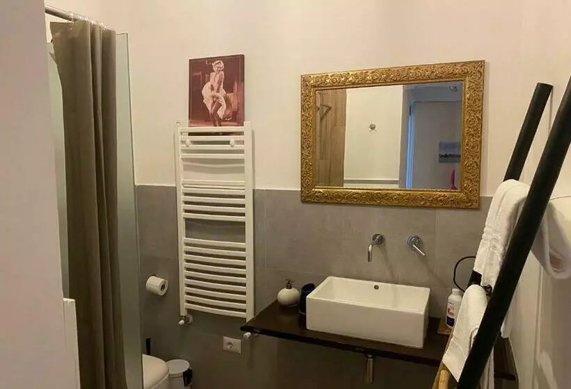 Aamiaismajoitus (B&B) Varenna Guest House