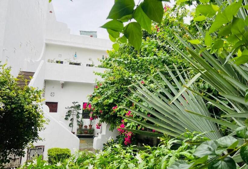 ペンション Mosaics Guest House