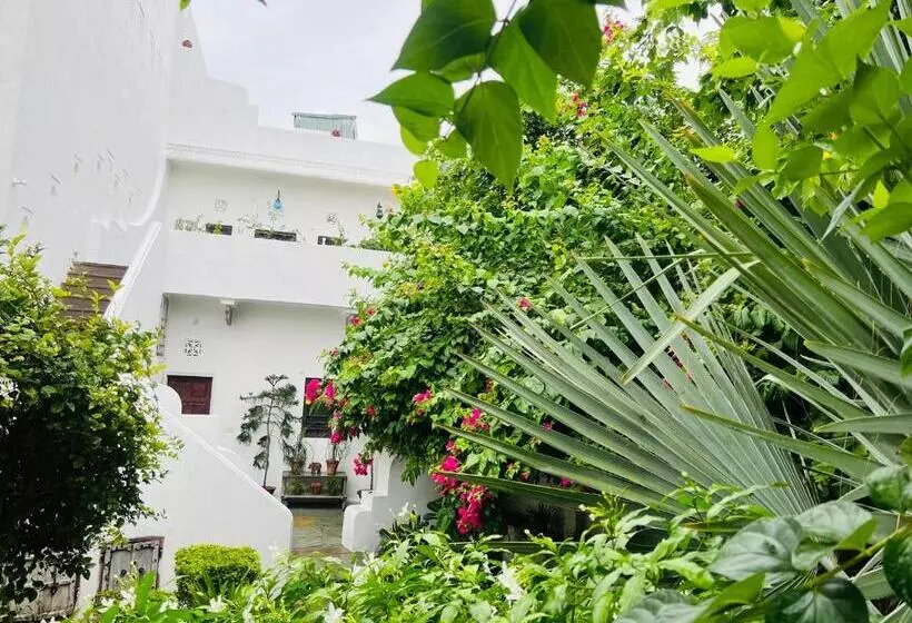 ペンション Mosaics Guest House