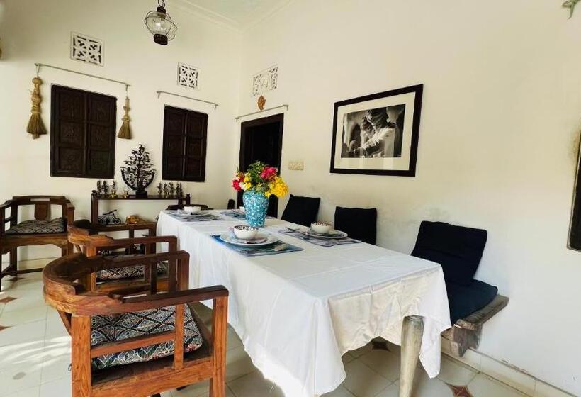 ペンション Mosaics Guest House