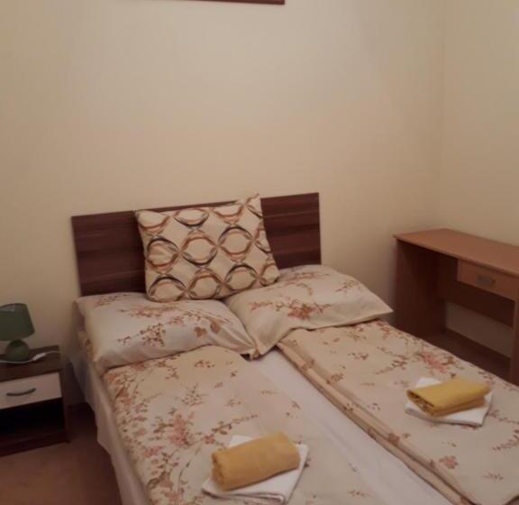 ペンション Piac Utcai Apartman