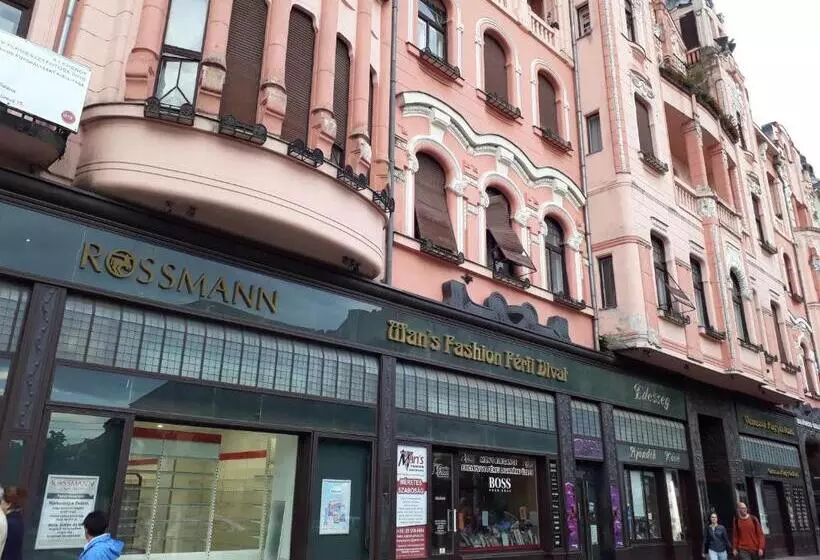 Majatalo Piac Utcai Apartman