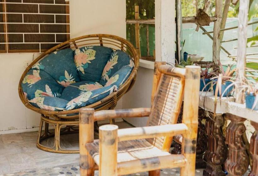 Puerto Galera Hostel