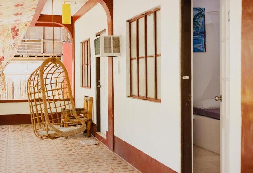 Puerto Galera Hostel