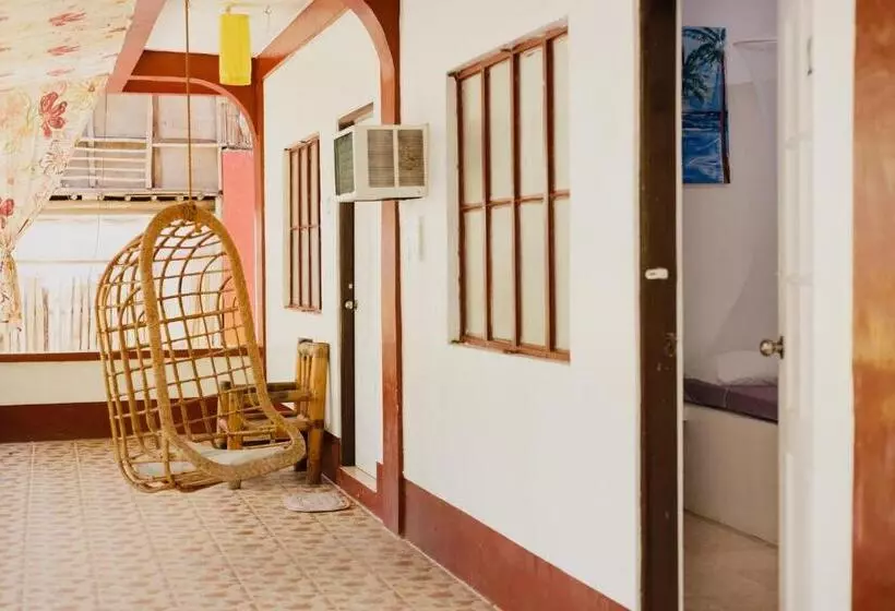 Puerto Galera Hostel