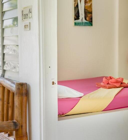 Puerto Galera Hostel