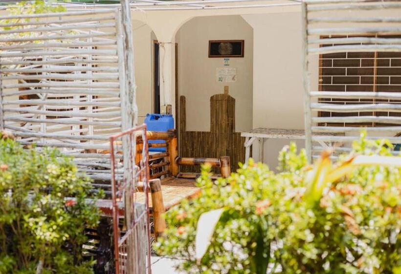 Puerto Galera Hostel