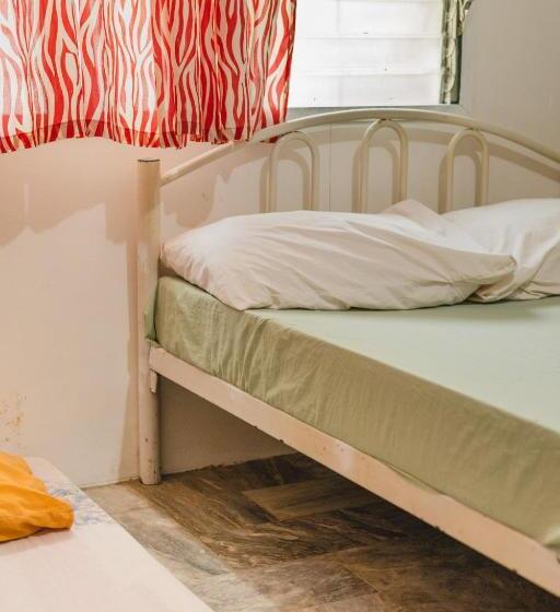 Puerto Galera Hostel