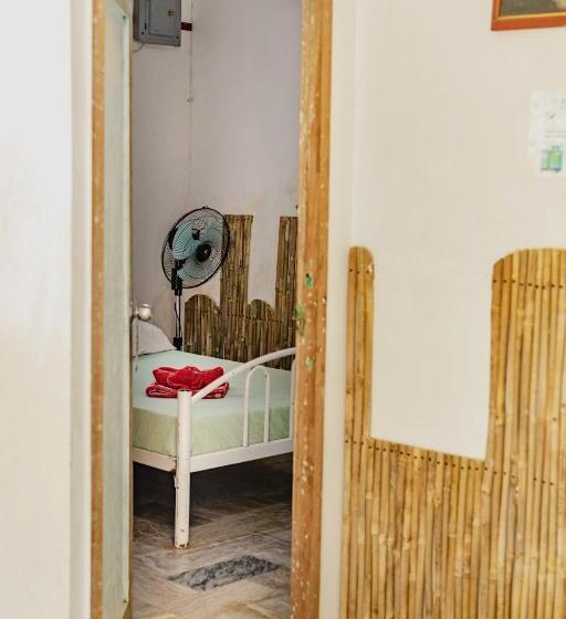 Puerto Galera Hostel