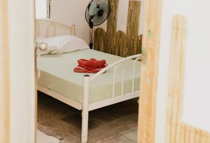 Puerto Galera Hostel