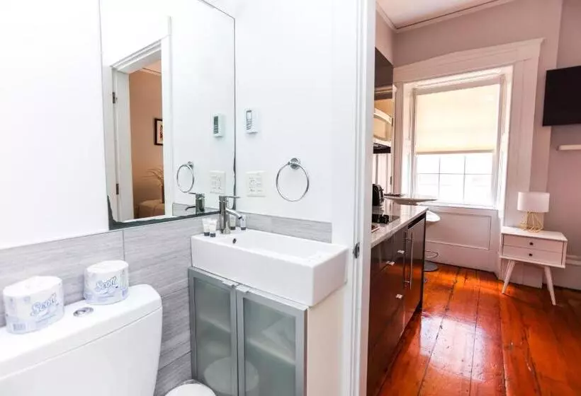 Charming & Stylish Studio On Beacon Hill #12