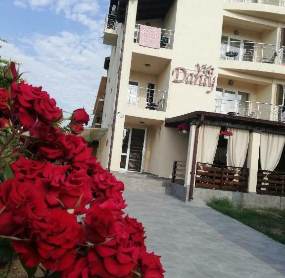 پانسیون Vila Danly