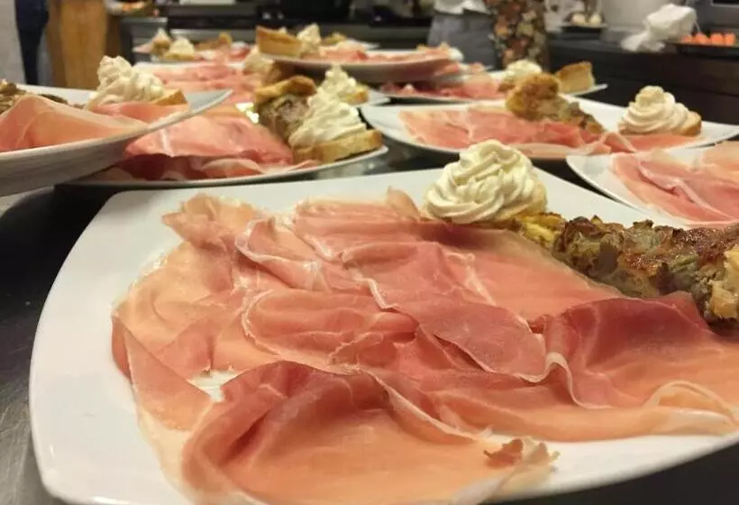 Отель Albergo Sala