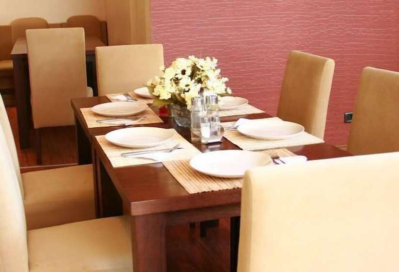 فندق Alpha Family