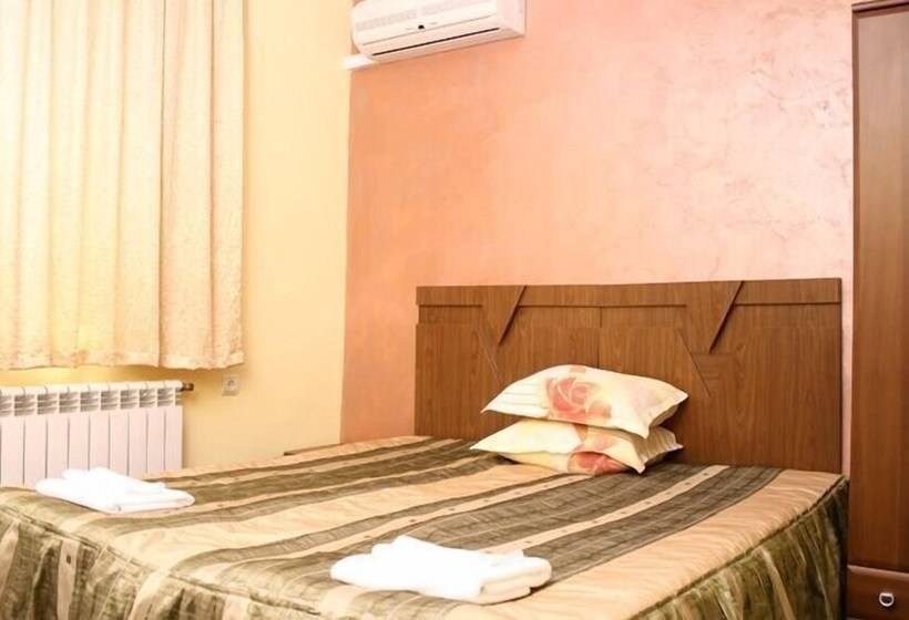 فندق Alpha Family