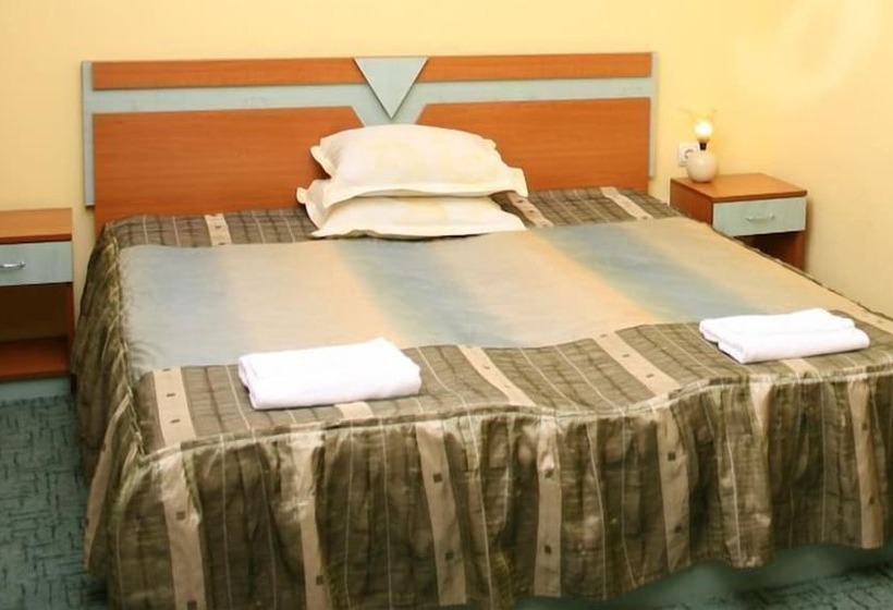 فندق Alpha Family