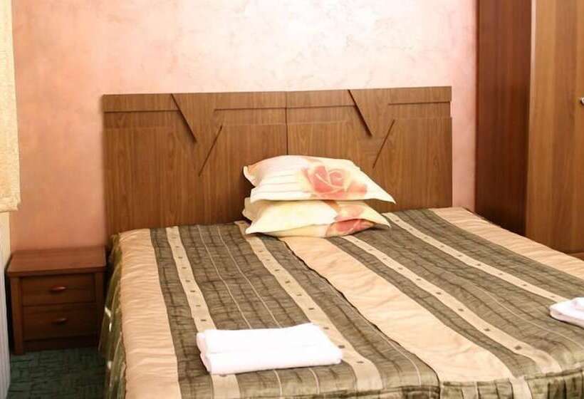 فندق Alpha Family