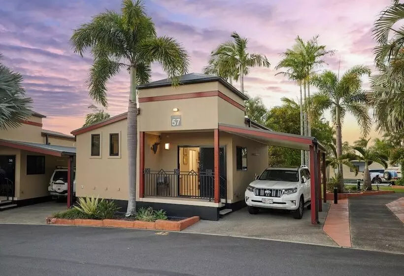 Отель Brisbane Holiday Village