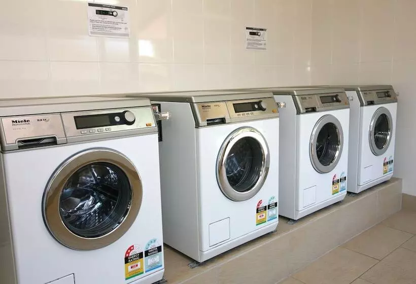 Отель Brisbane Holiday Village