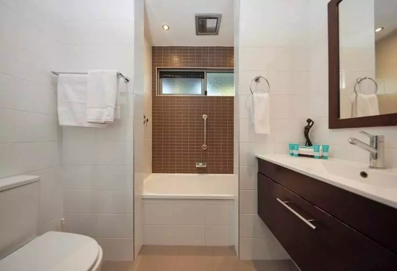 Отель Brisbane Holiday Village