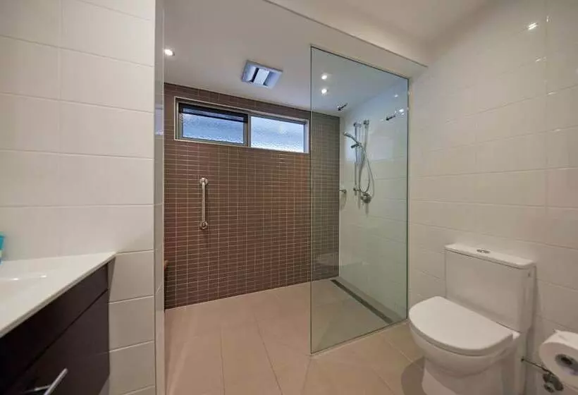 Отель Brisbane Holiday Village