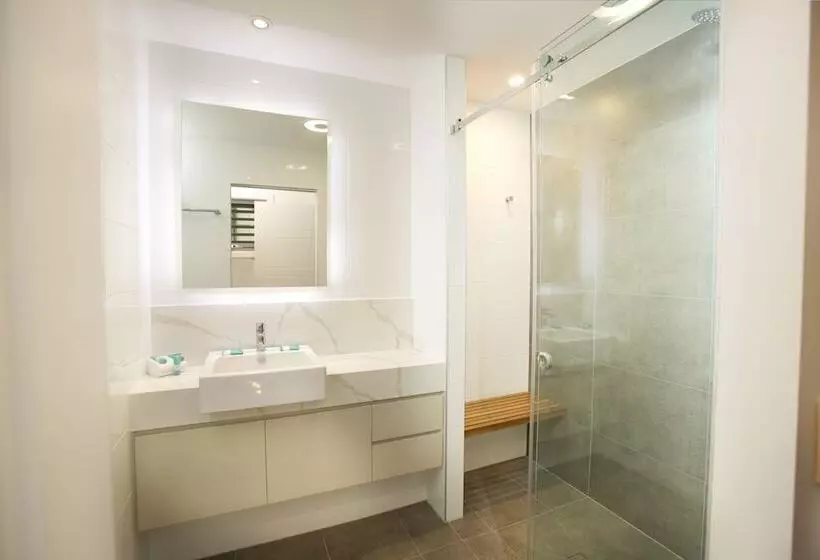 Отель Brisbane Holiday Village