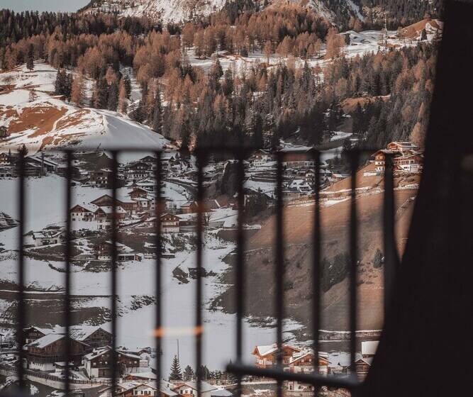 בית מלון כפרי Continental Dolomites