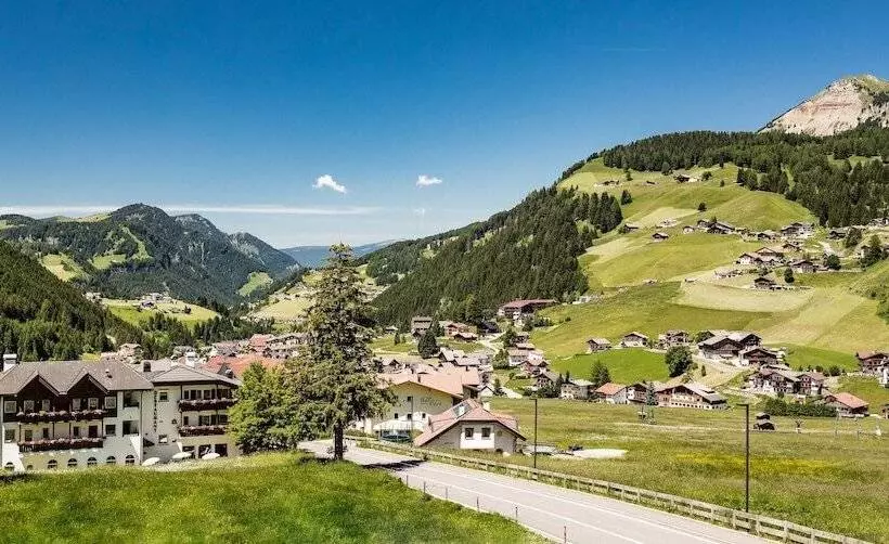 هتل Continental Dolomites