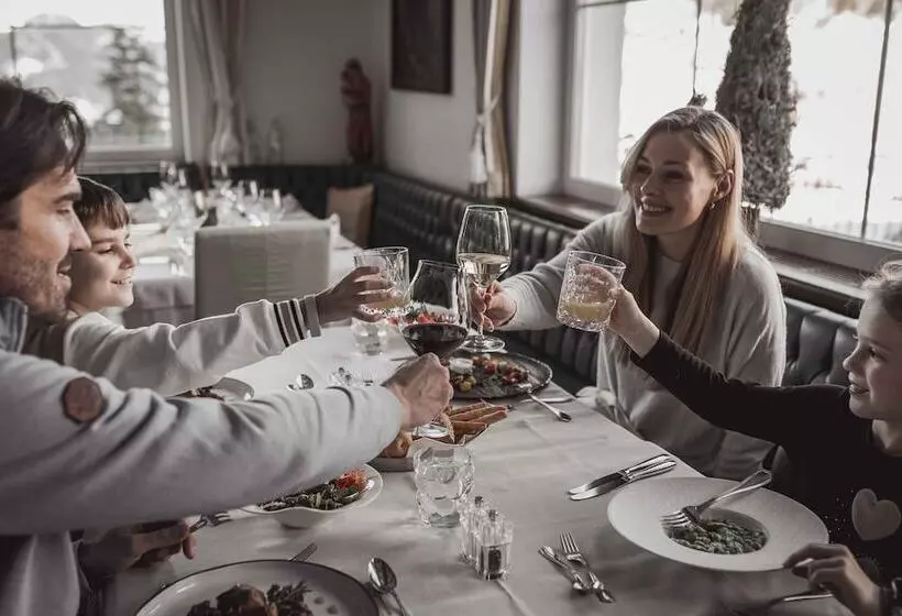 هتل Continental Dolomites