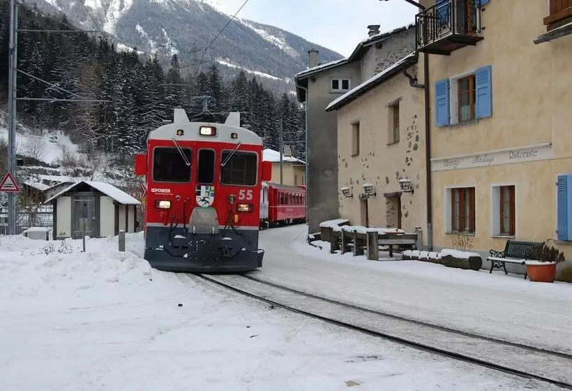 בית מלון כפרי Delle Alpi