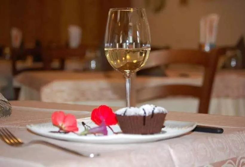 בית מלון כפרי Delle Alpi