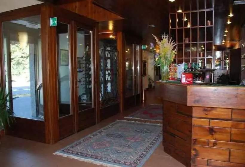 בית מלון כפרי Delle Alpi