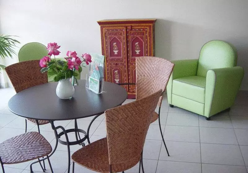 ホテル Home Du Buisson Hôtel Des Familles