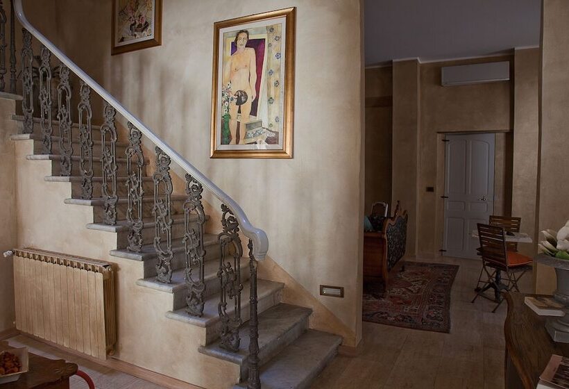 هتل La Petite Maison