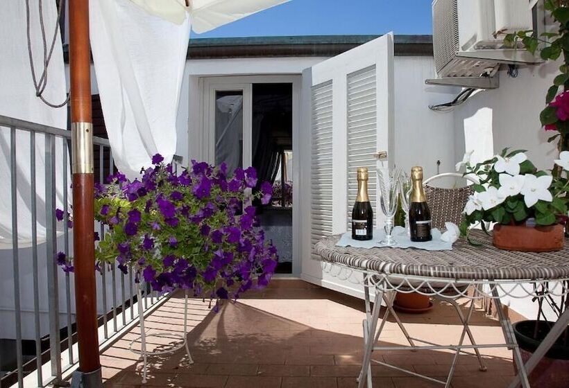 هتل La Petite Maison