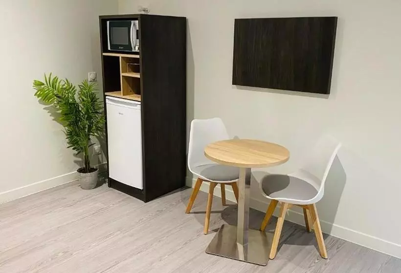 Отель Martinez Grenay