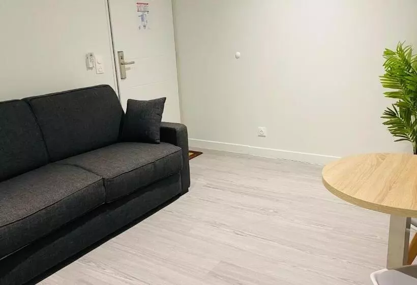 Отель Martinez Grenay