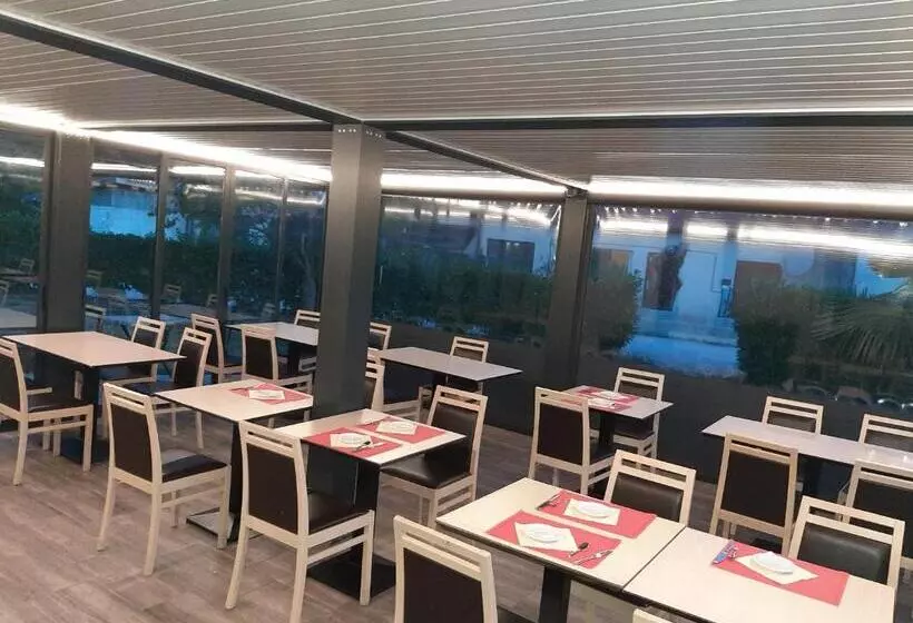 Отель Martinez Grenay