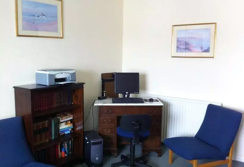 ホテル Oaklands Lodge