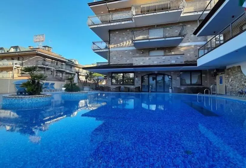 호텔 & Wellness Fra I Pini